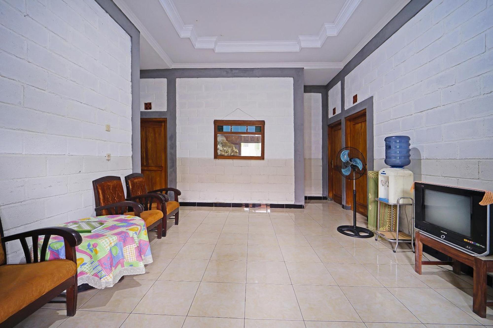 Spot On 91085 Griya Estu Wening Hotel Sleman  Exterior foto