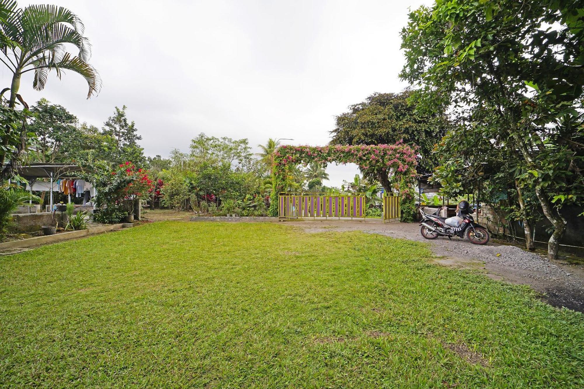 Spot On 91085 Griya Estu Wening Hotel Sleman  Exterior foto