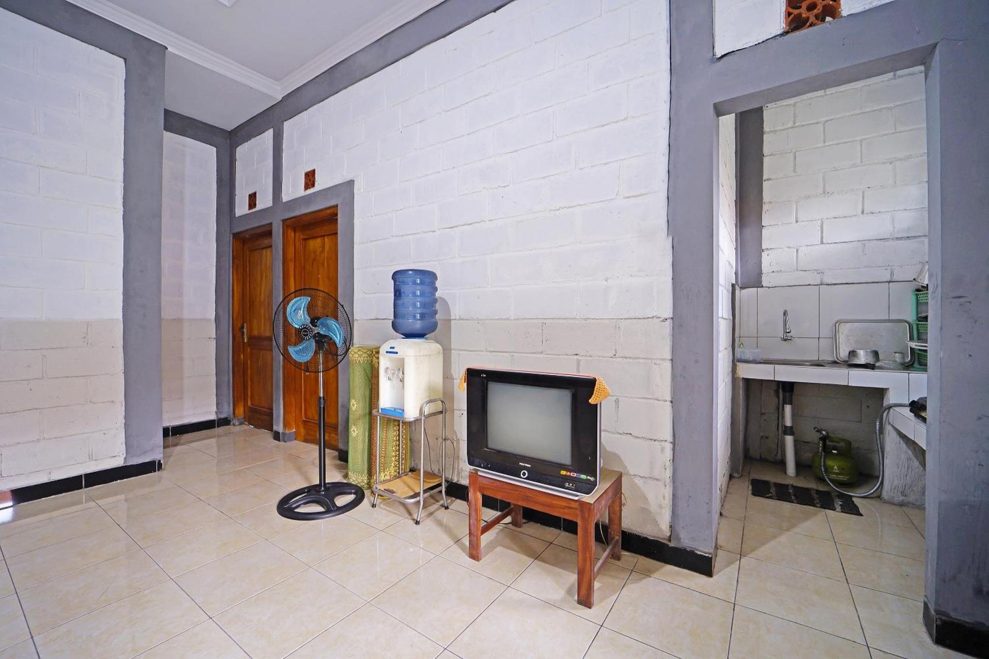 Spot On 91085 Griya Estu Wening Hotel Sleman  Exterior foto